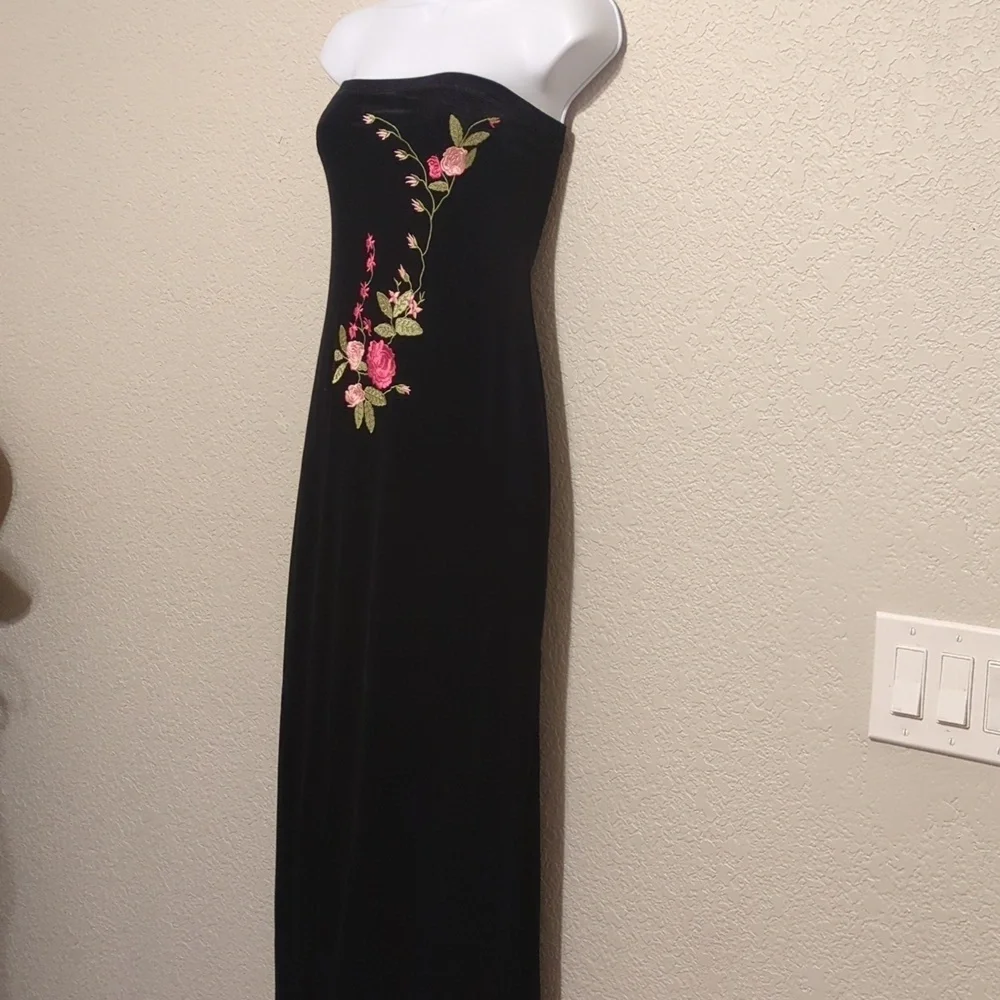 City Triangles vintage black velvet floral embroidered strapless maxi dress - Picture 7 of 11